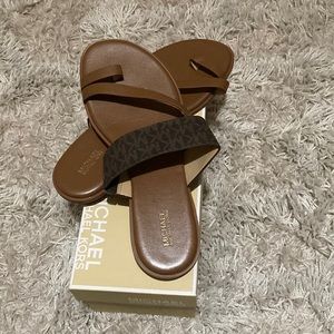 Michael Kors logo toe thong flat sandal
